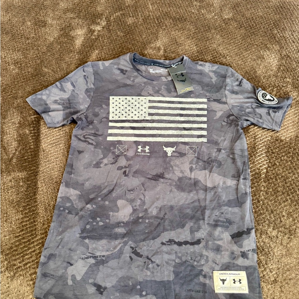 Under Armour Gray Camo Flag Short Sleeve Tee